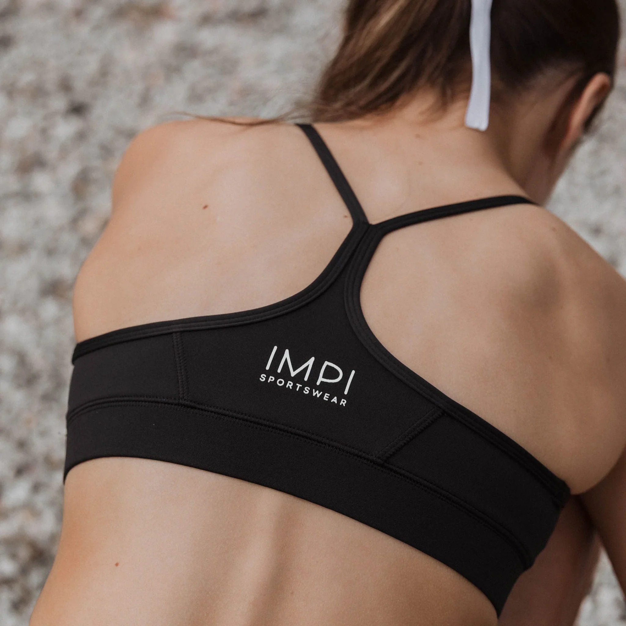 IMPI V-Neck Sports Crop - Black - Image 4