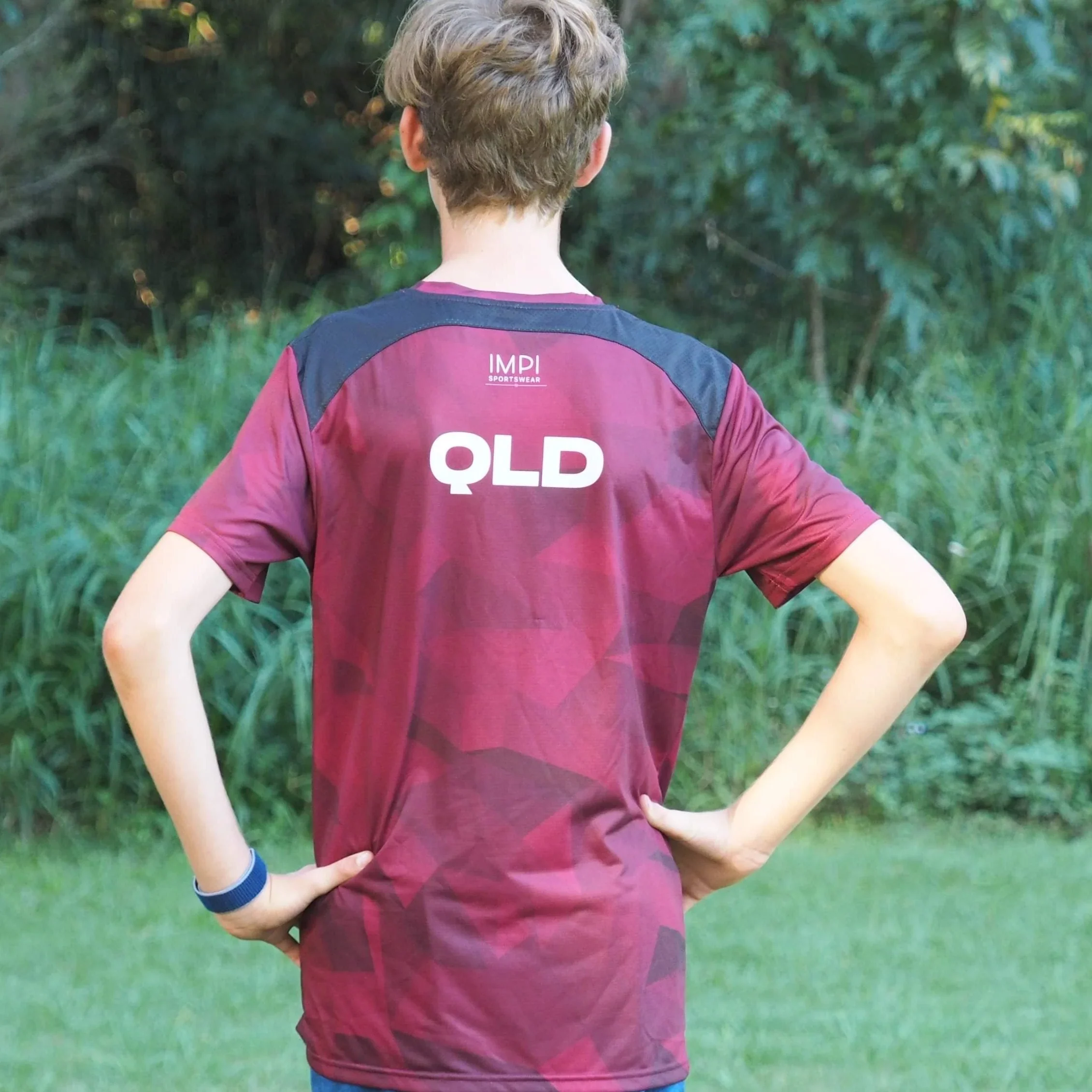 QLD Athletics - Mens Maroon and Black Training Tee - Image 6